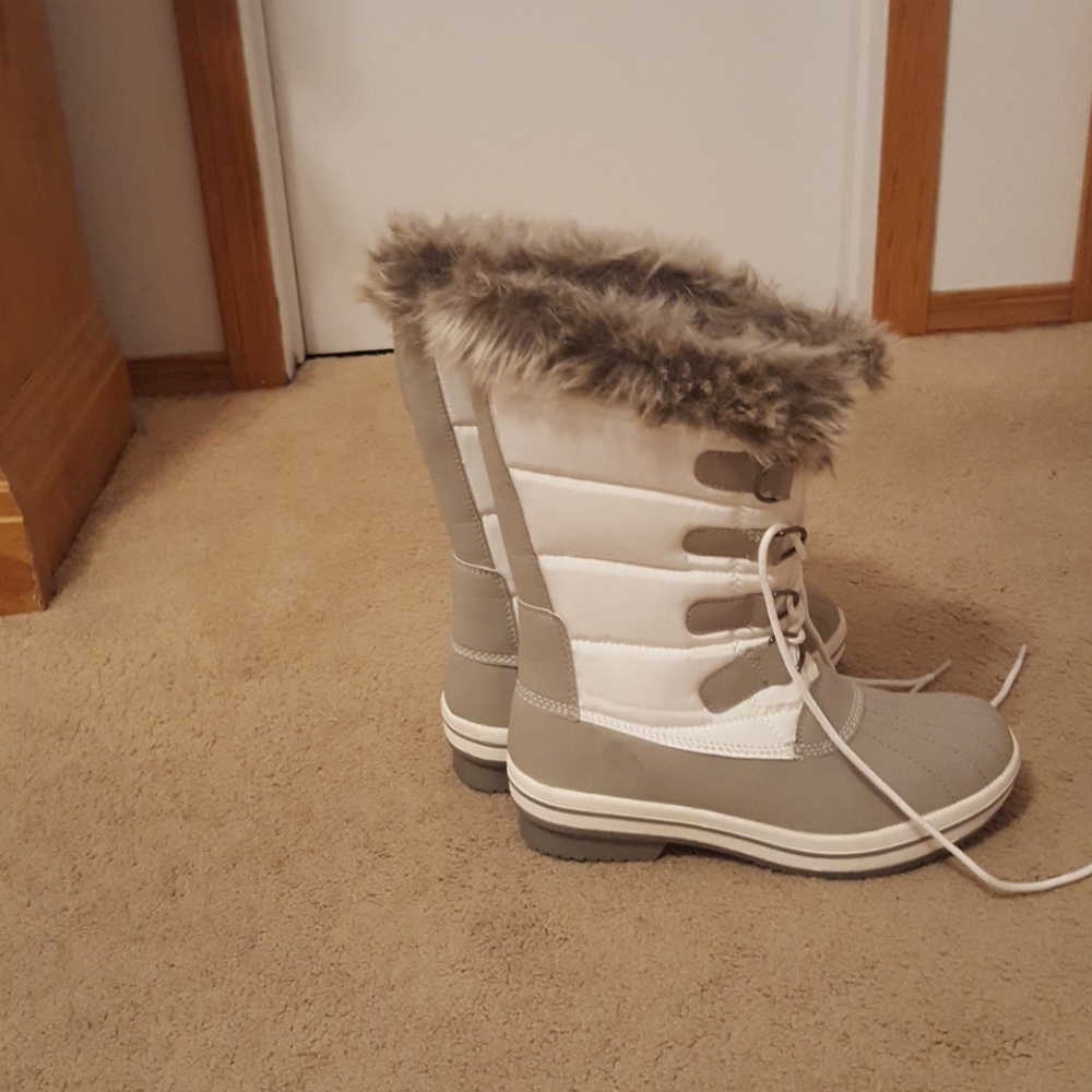 Snow Boots - Size 8
